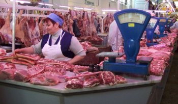 В мясных рядах одесских рынков ищут вирус африканской чумы свиней