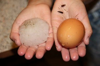 Природные катаклизмы: огненный  мост, град величиной в пол-ладони...