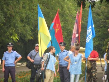 День независимости, памятник Т.Г. Шевченко: цветы, флаги и народные песни