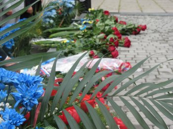 День независимости, памятник Т.Г. Шевченко: цветы, флаги и народные песни