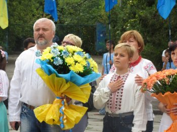День независимости, памятник Т.Г. Шевченко: цветы, флаги и народные песни