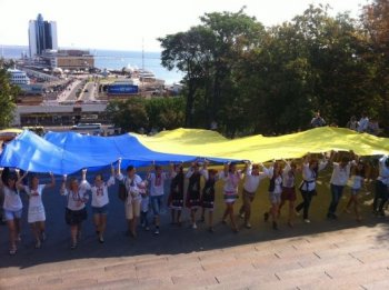 Накануне Дня Независимости Одессса  заметно пожелтела, поголубела (фото)