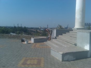 Одесскую колоннаду  готовят к концерту (фото)