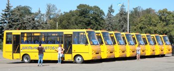 Власти Одесской области первые в Украине закрыли вопрос школьных автобусов