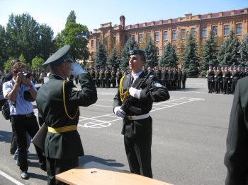 Курсанты Военной академии принесли присягу. Принимал лично министр обороны (фото)
