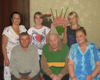 У столетнего ветерана 10 правнуков