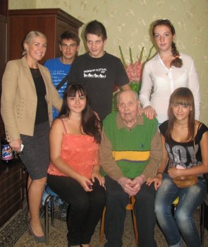 У столетнего ветерана 10 правнуков