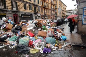 Одесса превращается в одну большую мусорную свалку. Чиновники предлагают только наблюдать за процессом