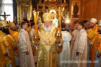 Митрополит Агафангел освятил крест Болградского собора (фото)