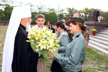 Митрополит Агафангел освятил крест Болградского собора (фото)