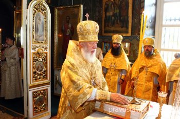 Митрополит Агафангел освятил крест Болградского собора (фото)