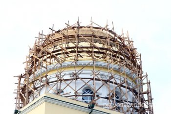 Митрополит Агафангел освятил крест Болградского собора (фото)
