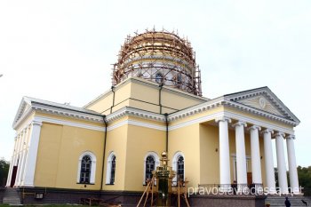 Митрополит Агафангел освятил крест Болградского собора (фото)