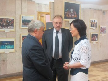 В ОНУ им. Мечникова открылась фотовыставка, посвященная 63-летию образования КНР