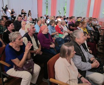 Геннадий Труханов поздравил пожилых людей с праздником