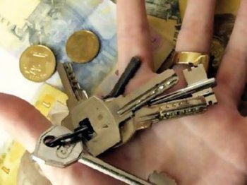 Одесситка прикидывалась чиновником и отбирала деньги