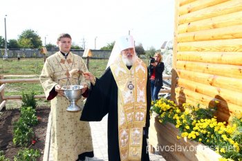 В поселке Шевченко Суворовского района освящена часовня в честь святых Петра и Февронии