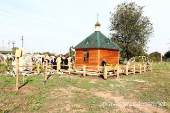В поселке Шевченко Суворовского района освящена часовня в честь святых Петра и Февронии