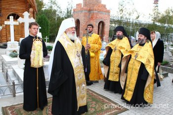 Сегодня митрополит Агафангел молился у могилы своего предшественника, митрополита Сергия