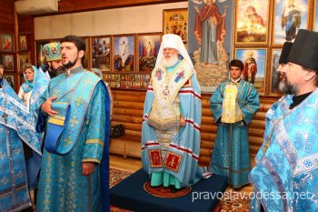 Сегодня митрополит Агафангел возглавил молебен у чудотворной иконы «Всецарица»