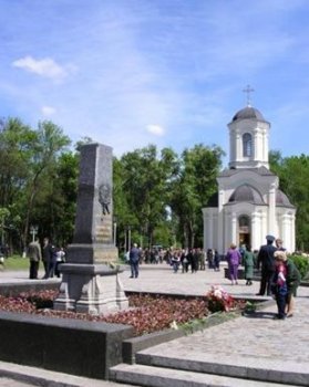 Сторонники партии «УДАР» осквернили могилу «отца украинской литературы» Ивана Котляревского в Полтаве