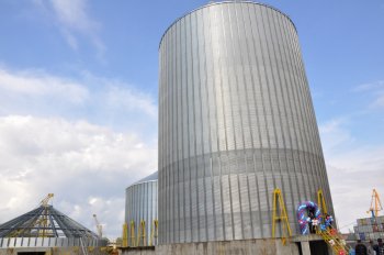 В Одесском порту появилась первая башня нового зерноперевалочного комплекса