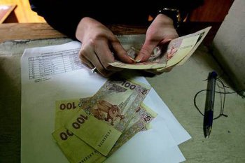 Самую высокую среднюю зарплату получают работники финансовой сферы