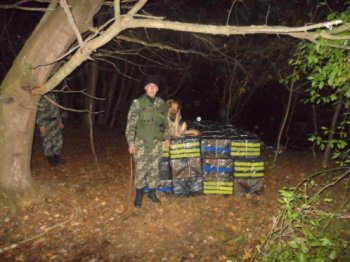 Через украинскую границу тайными тропами везут сигареты на гужевом транспорте