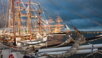 Одесские историки и мореплаватели покорили Францию на древней ладье (фото и видео)