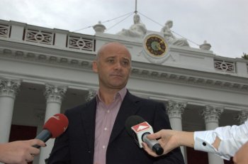 Геннадий Труханов открыл церемонию начала соревнований по плаванию
