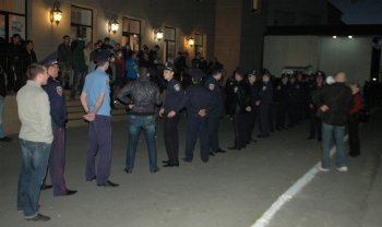 В Одессе националисты пытались посадить "москалей на ножи"