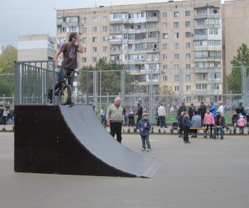 Суворовцы благодарны Труханову за новый спортивный комплекс (фото, видео)