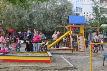 По инициативе Геннадия Труханова в Суворовском районе открылись еще 2 детские площадки