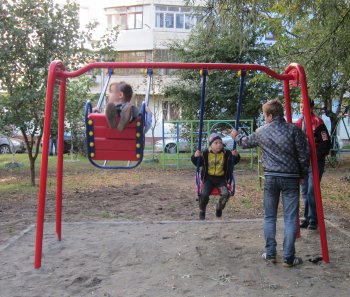 По инициативе Геннадия Труханова в Суворовском районе открылись еще 2 детские площадки