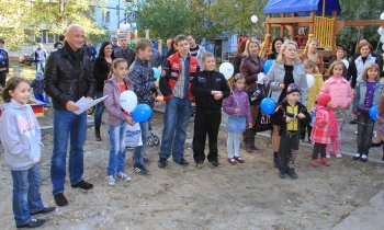 По инициативе Геннадия Труханова в Суворовском районе открылись еще 2 детские площадки