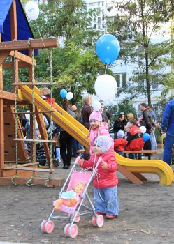 По инициативе Геннадия Труханова в Суворовском районе открылись еще 2 детские площадки