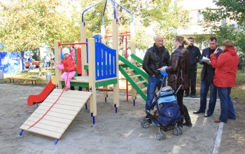 По инициативе Геннадия Труханова в Суворовском районе открылись еще 2 детские площадки