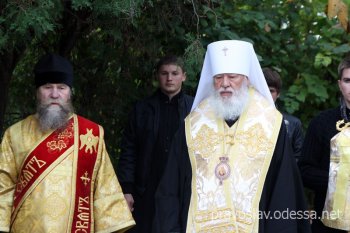 Митрополит Агафангел совершил заупокойное богослужение