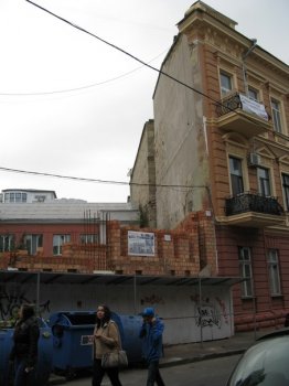 Одесситы бдительно следят за состоянием знаменитого Дома-стены