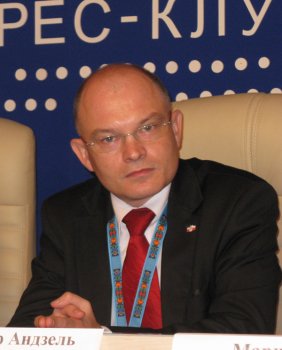 Международные наблюдатели уже сегодня пристально следят за Украиной