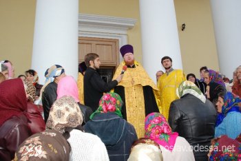 В Болграде состоялся благодарственный молебен по случаю завершения части работ в горевшем соборе