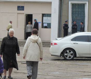 На всех избирательных участках дежурят сотрудники милиции