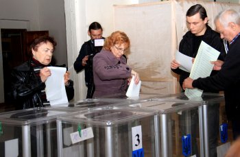 В первой половине дня в Суворовском районе избирательный процесс идет нормально