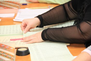 В Одессе работу одного из избирательных участков незаконно заблокировал народный депутат