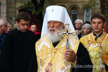 Митрополит Агафангел освятил поклонный крест в сквере им. К.Г. Паустовского