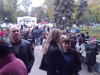 Под зданием Малиновской райадминистрации появился палаточный городок (фото)