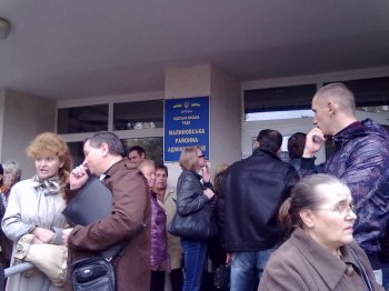 Под зданием Малиновской райадминистрации появился палаточный городок (фото)