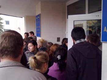 Под зданием Малиновской райадминистрации появился палаточный городок (фото)