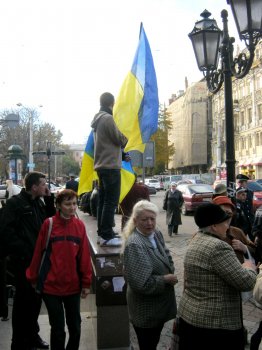 Горстка националистов попыталась помешать проведению марша славянского единства (фото, видео)