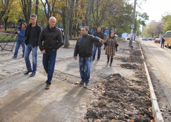 Геннадий Труханов ломает стереотипы: выборы закончились, а дорогу на улице Героев Сталинграда ремонтируют